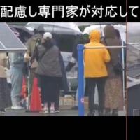 関西広告社巣塔「こうのとりのヒナちゃんたち」に足環がつきました